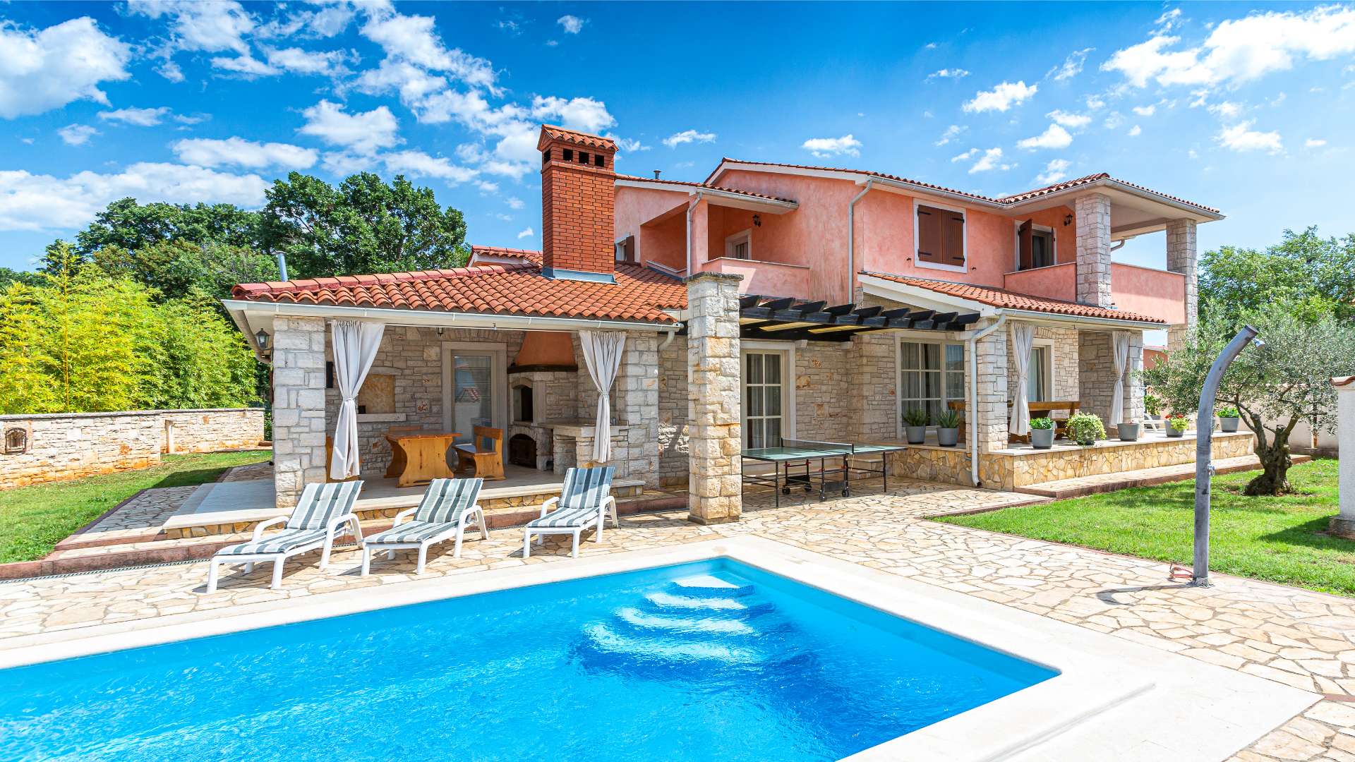 Mediterranes Haus mit Pool 