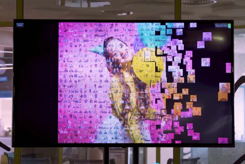 Digital mode: the photo mosaic grows live on a large screen or projector
