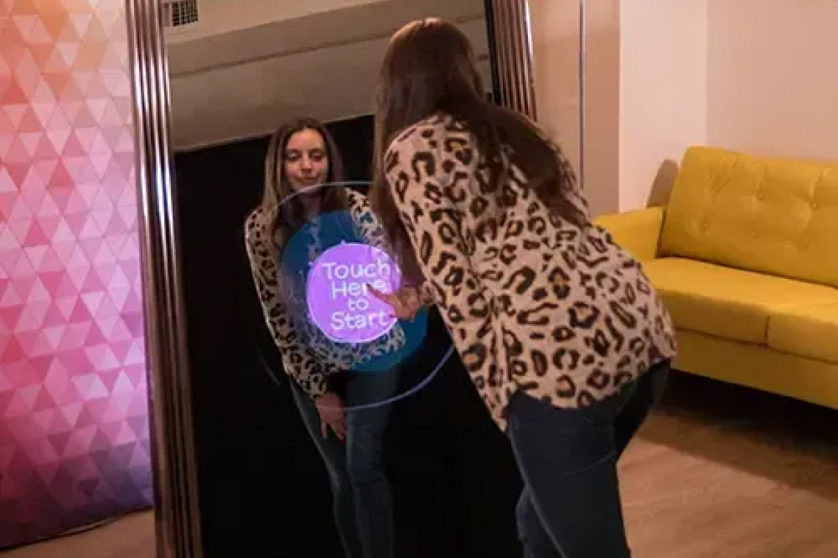 Two guests starting a session on the Magic Mirror Retro