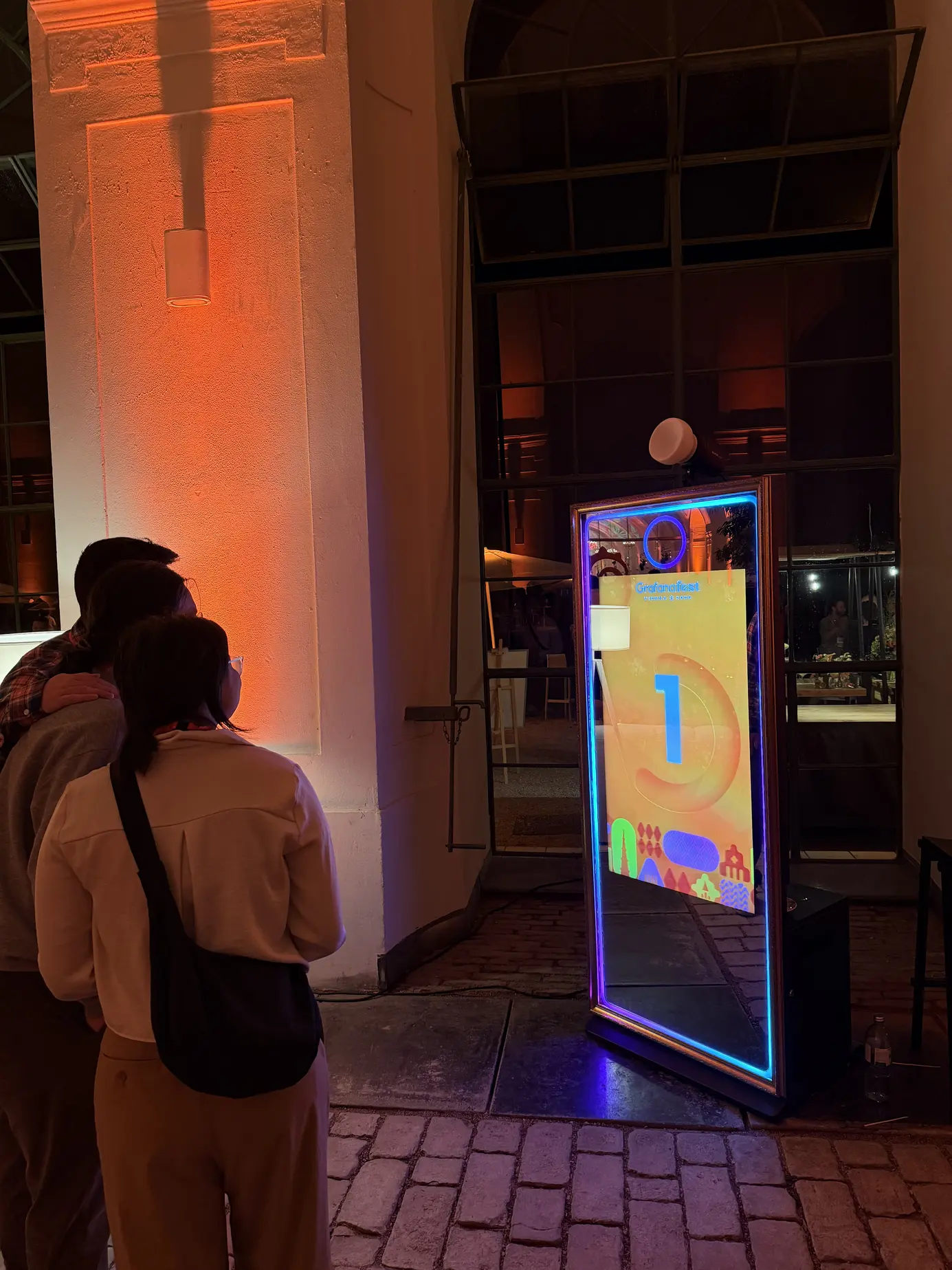 Der zum Retro Magic Tower umgebaute AI Magic Tower mit Countdown-Anzeige beim Grafanafest von Pinerock