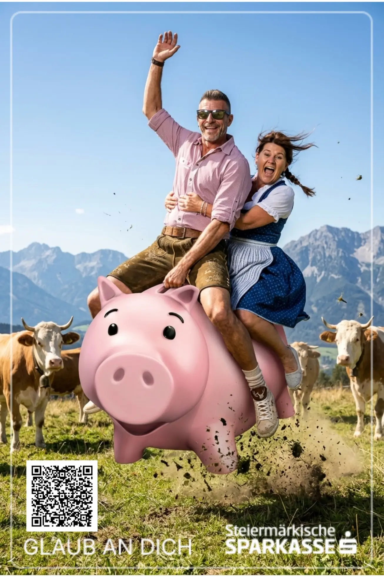 KI-Motiv: Paar in Tracht auf einem überdimensionalen Sparschwein auf der Almwiese