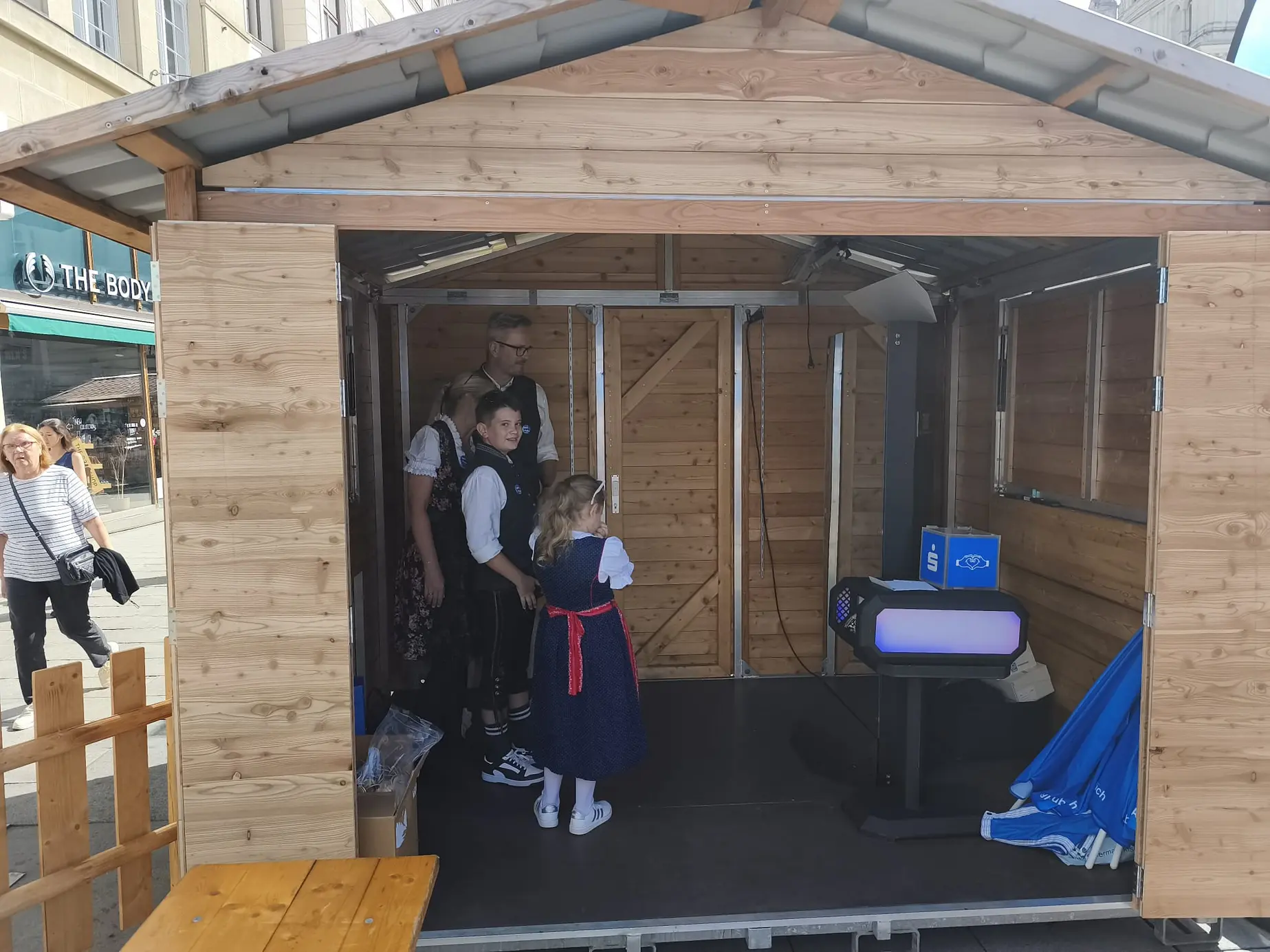 Sparkassen-Stadl beim Aufsteirern in Graz mit dem AI Magic Mirror X an der Seitenwand