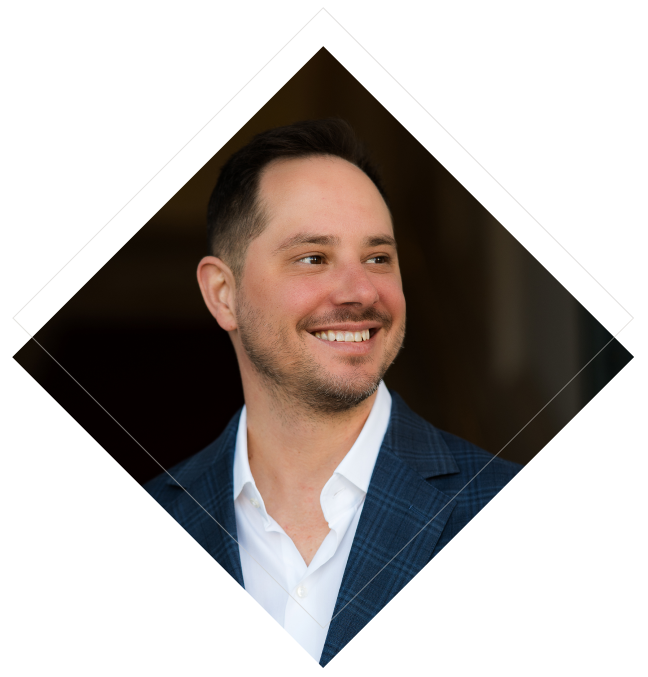 Profile photo of Luciano smiling and looking towards the right, founder of FuturoVita
