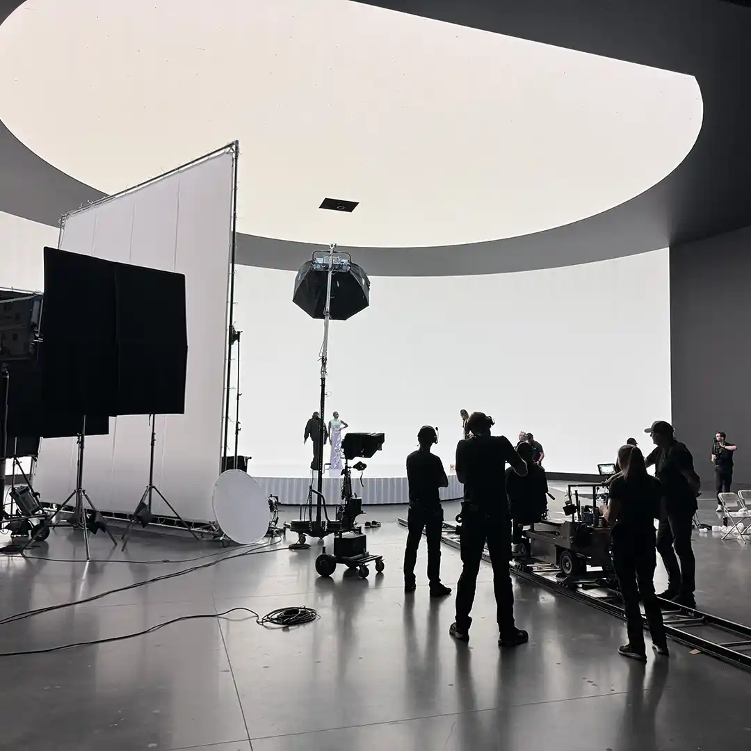 Filming TV advertising in a studio