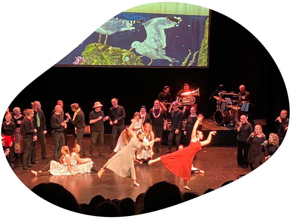 Fra forestillingen Ringduen & Årstidene, Bautaen kulturhus, april 2024. Foto: Privat