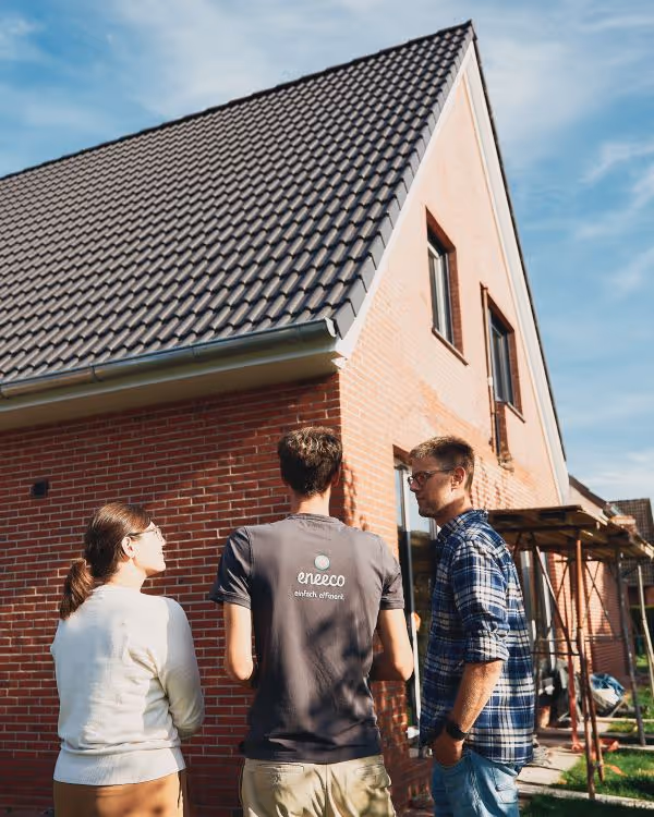 Energieberatung vor Haus