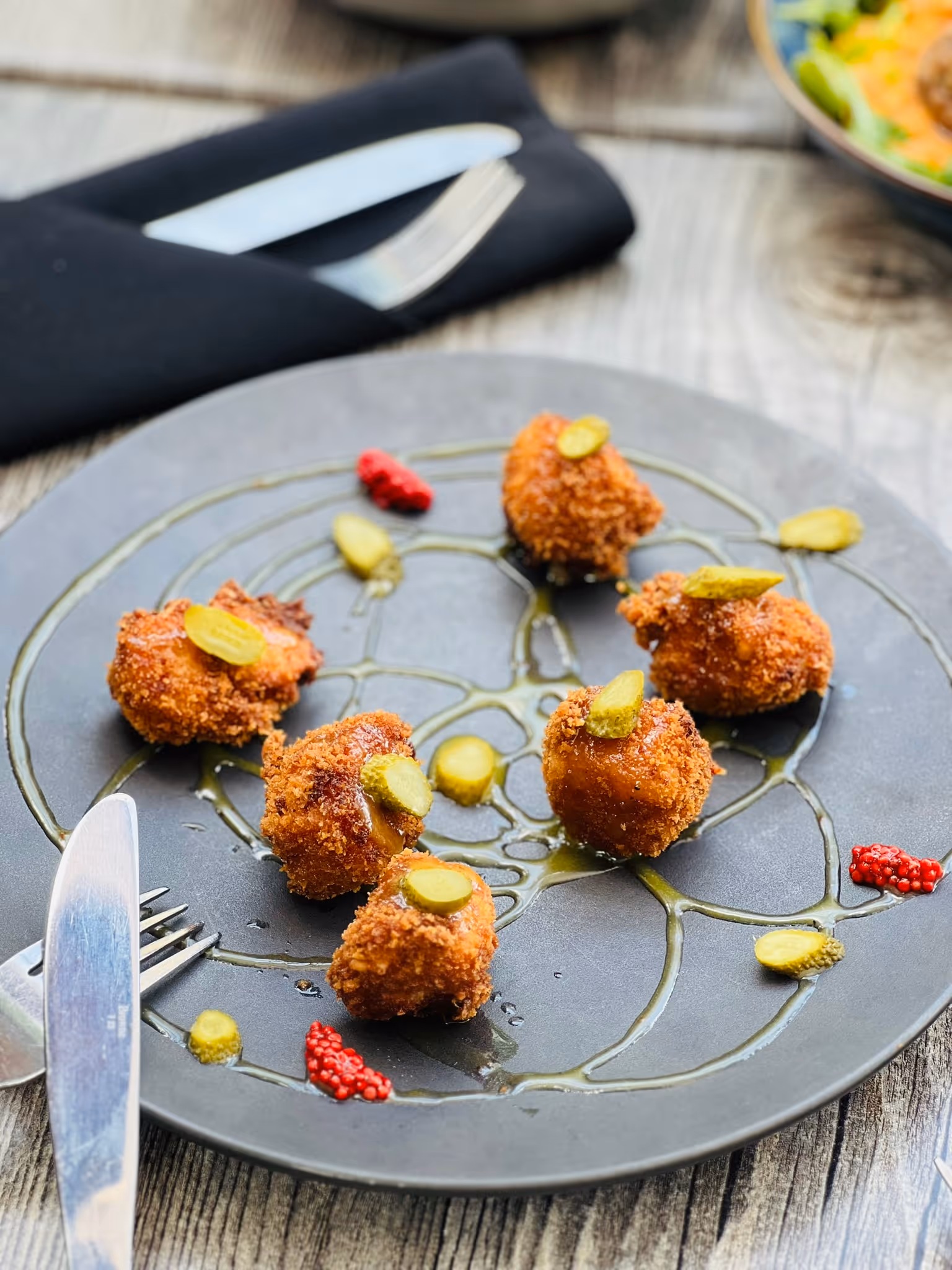 Croquettes de Montréal avec smoked meat et fromage en grains