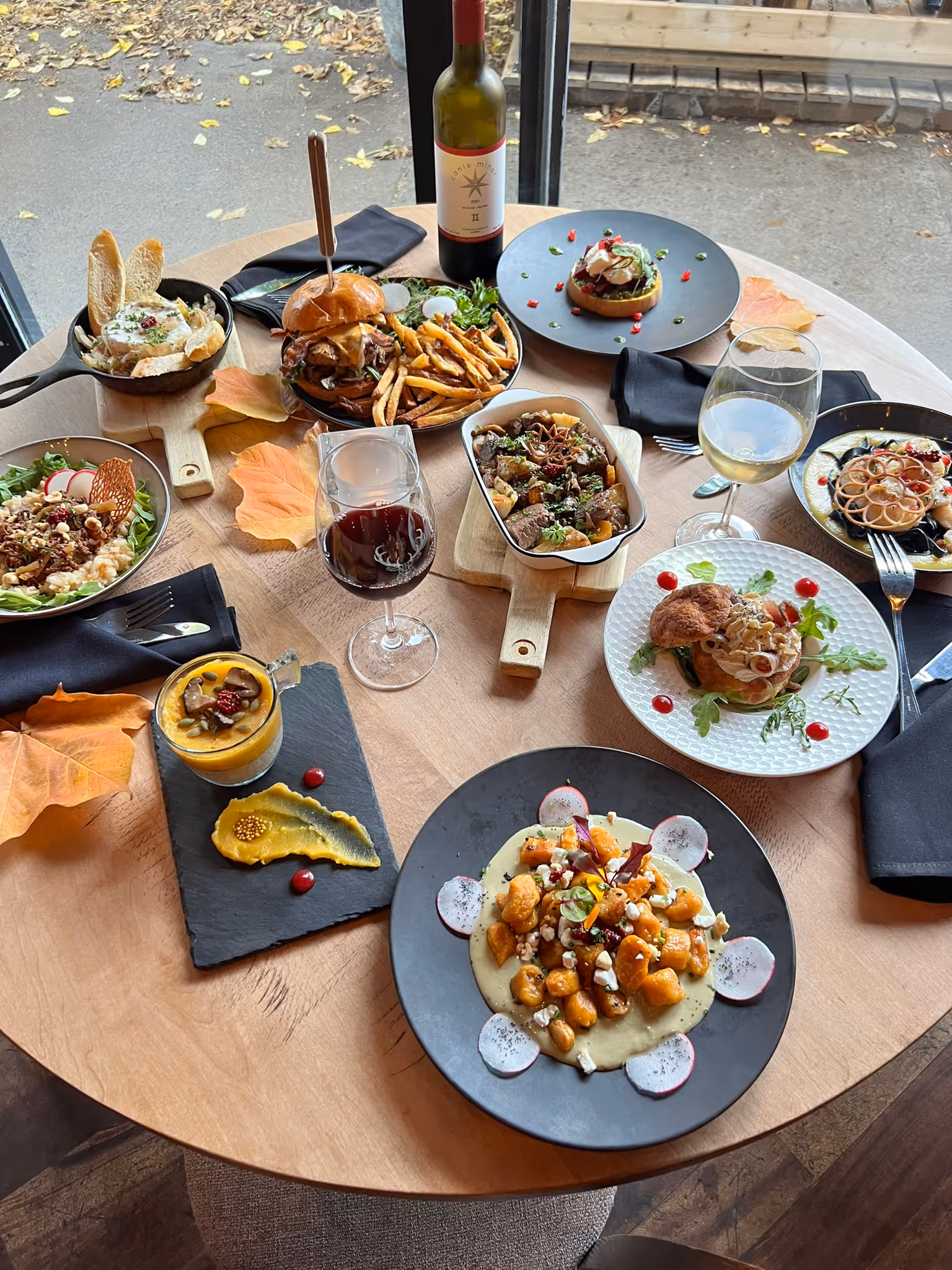 Table d'automne pour le souper au Caribou Gourmand à Montréal