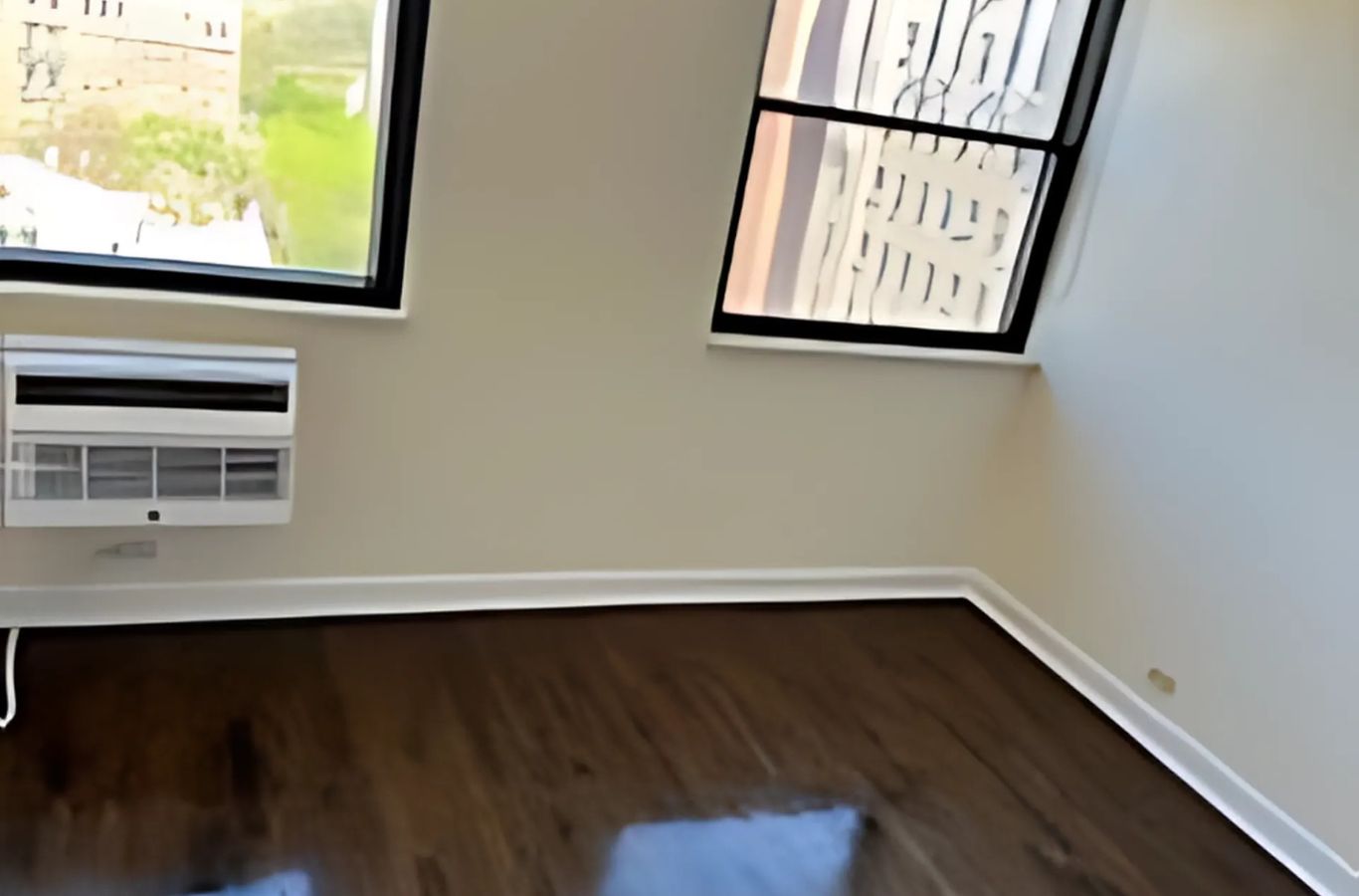 A Sapphire Home Cleaning expert conducting move in cleaning in Oak Forest, IL, illustrating dedication and attention to detail. Move In Cleaning near me.