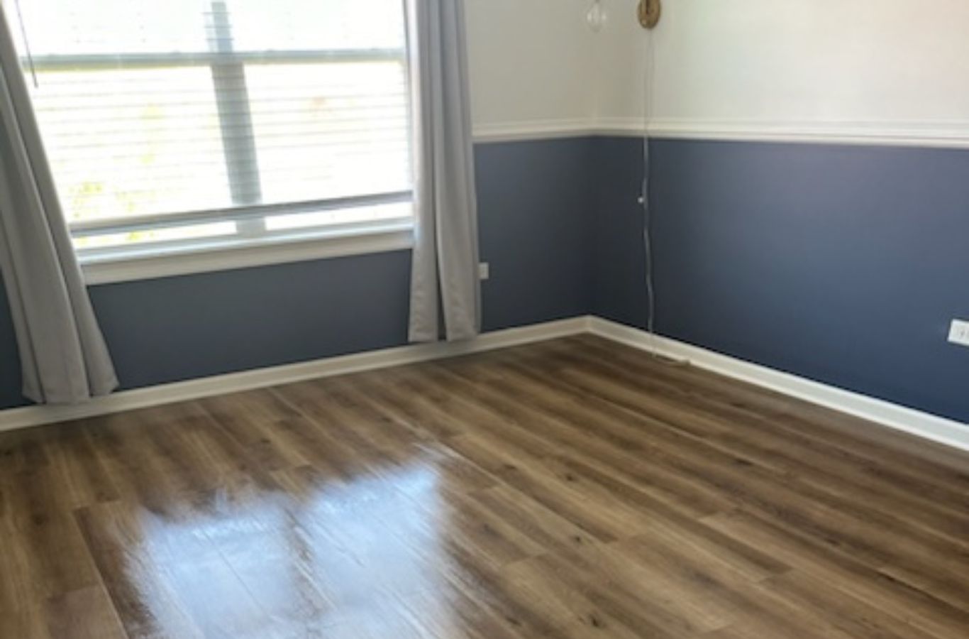 A Sapphire Home Cleaning team member performing move in cleaning in Oak Forest, IL, showing the benefits of local professional service.