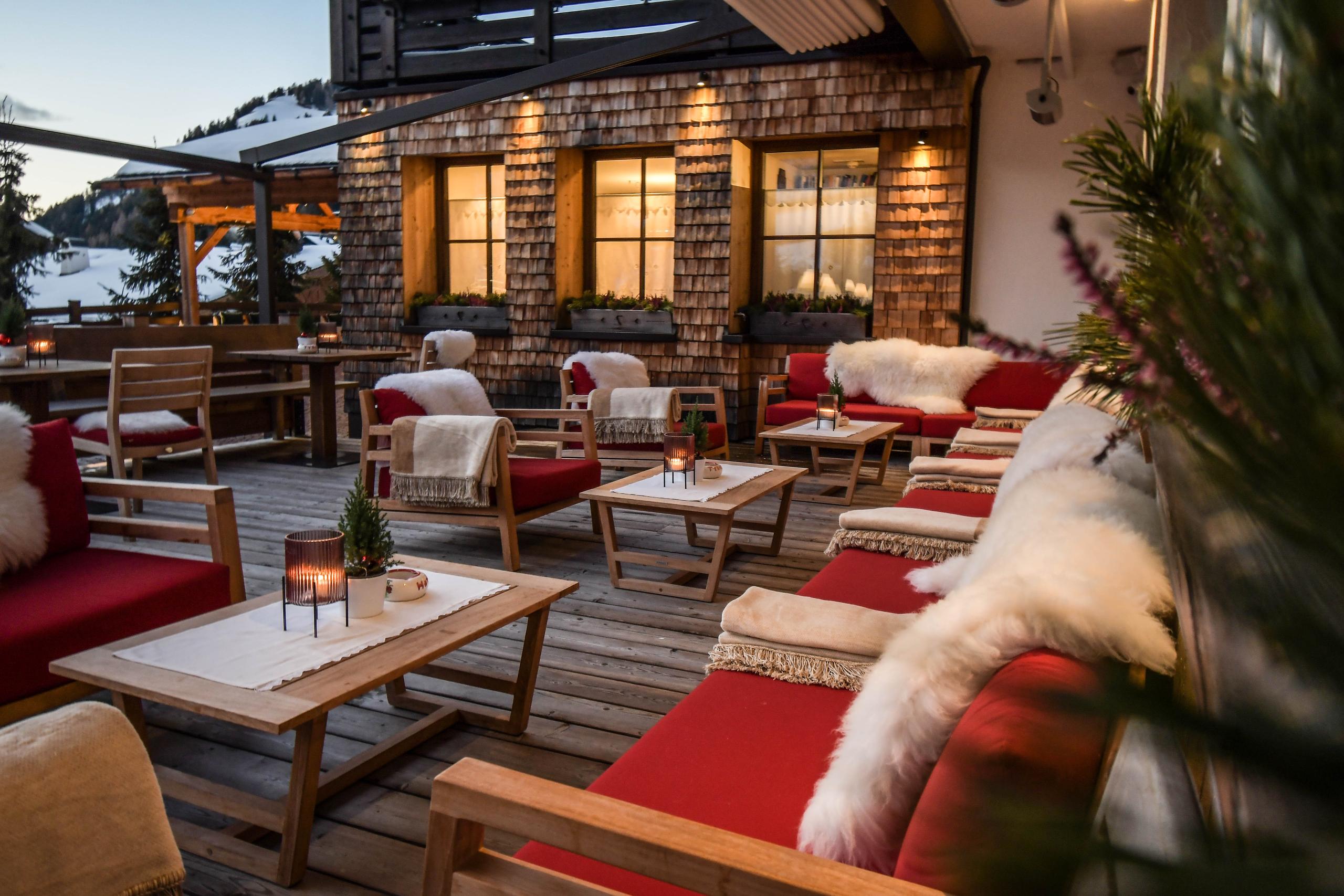 Terraço externo do Hotel Tyrol em Selva di Val Gardena