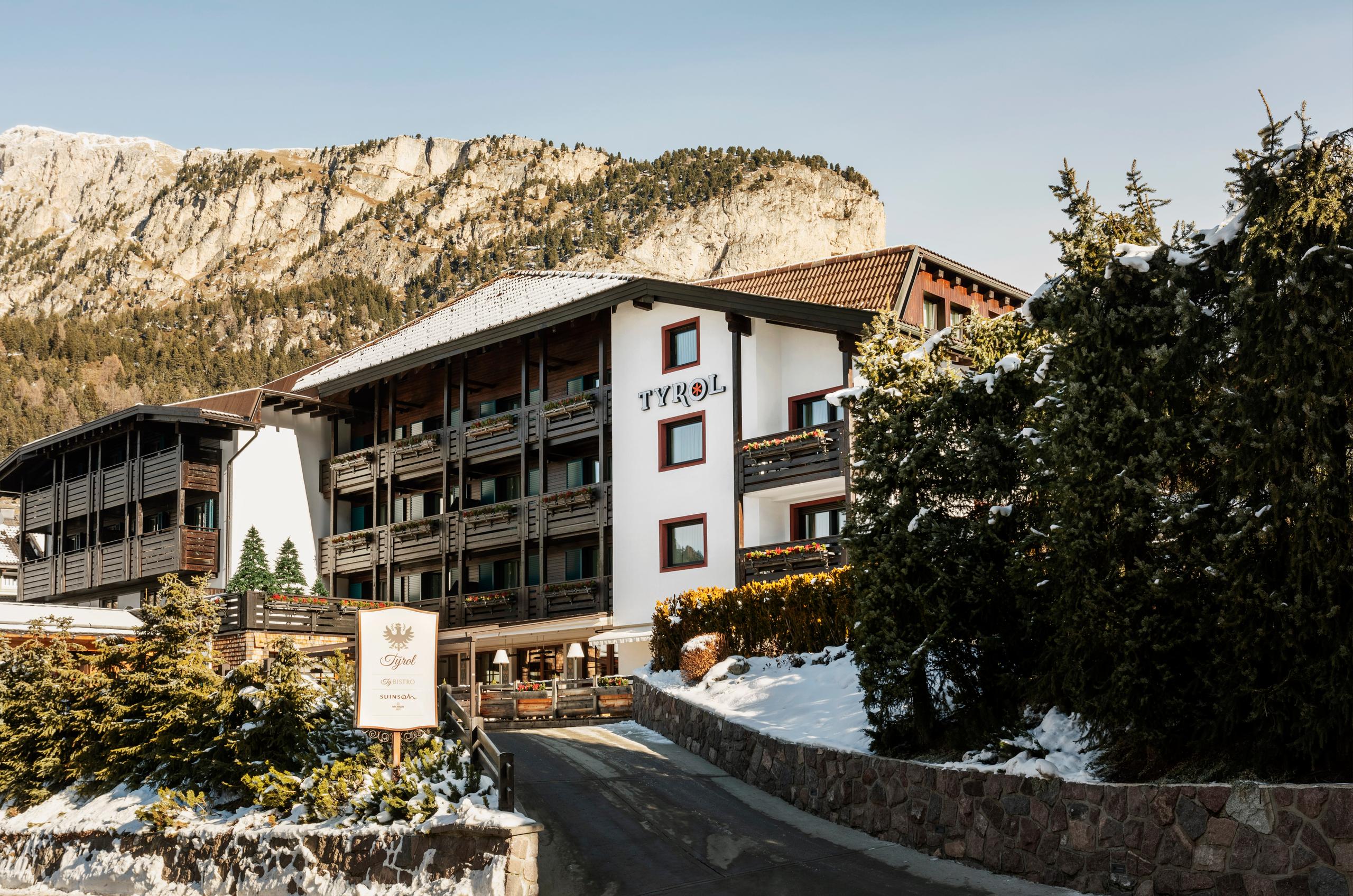 Fachada do Hotel Tyrol em Val Gardena, Dolomitas
