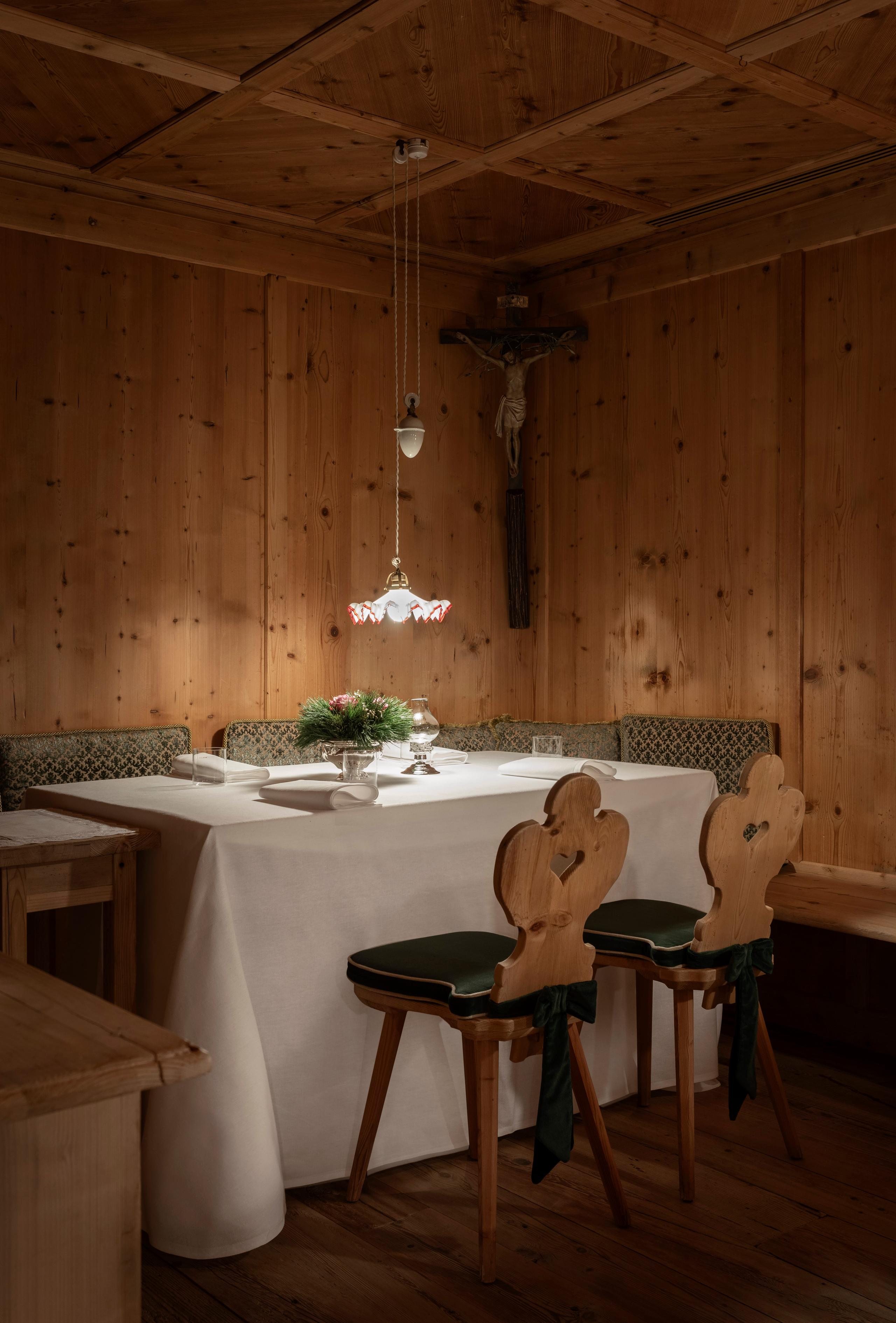 Sala de jantar privativa estilo alpino no Restaurante Suinsom