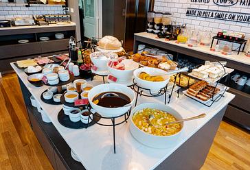 Área de café da manhã do Alto Andino Hotel