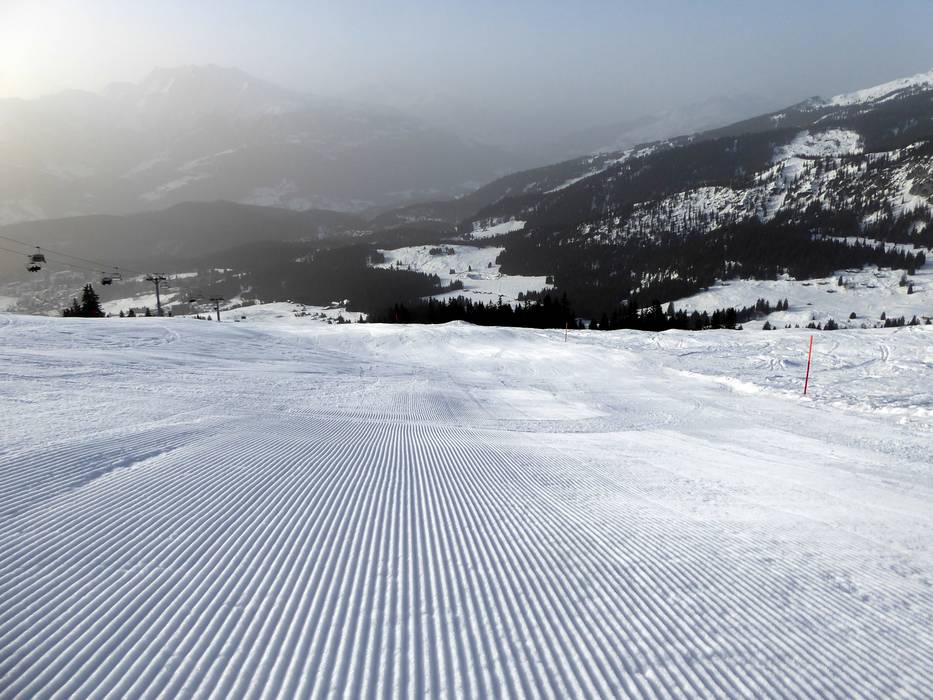 Pista recém-preparada em Laax com vista para o vale