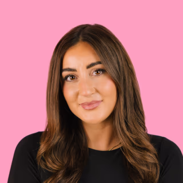 Portrait photograph of author Mollie Webb