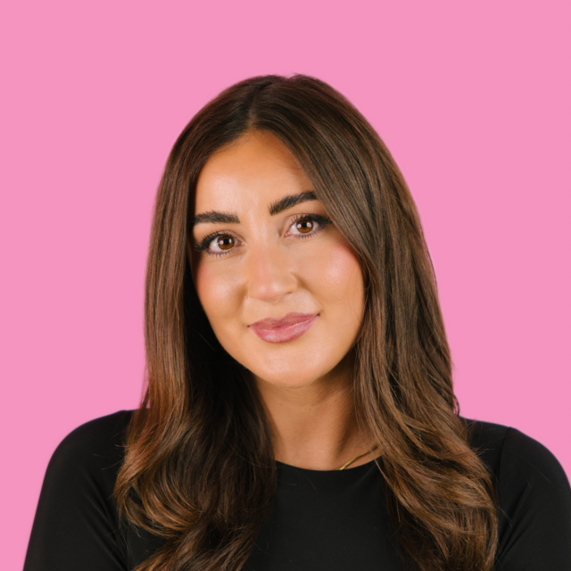 Portrait photograph of author Mollie Webb