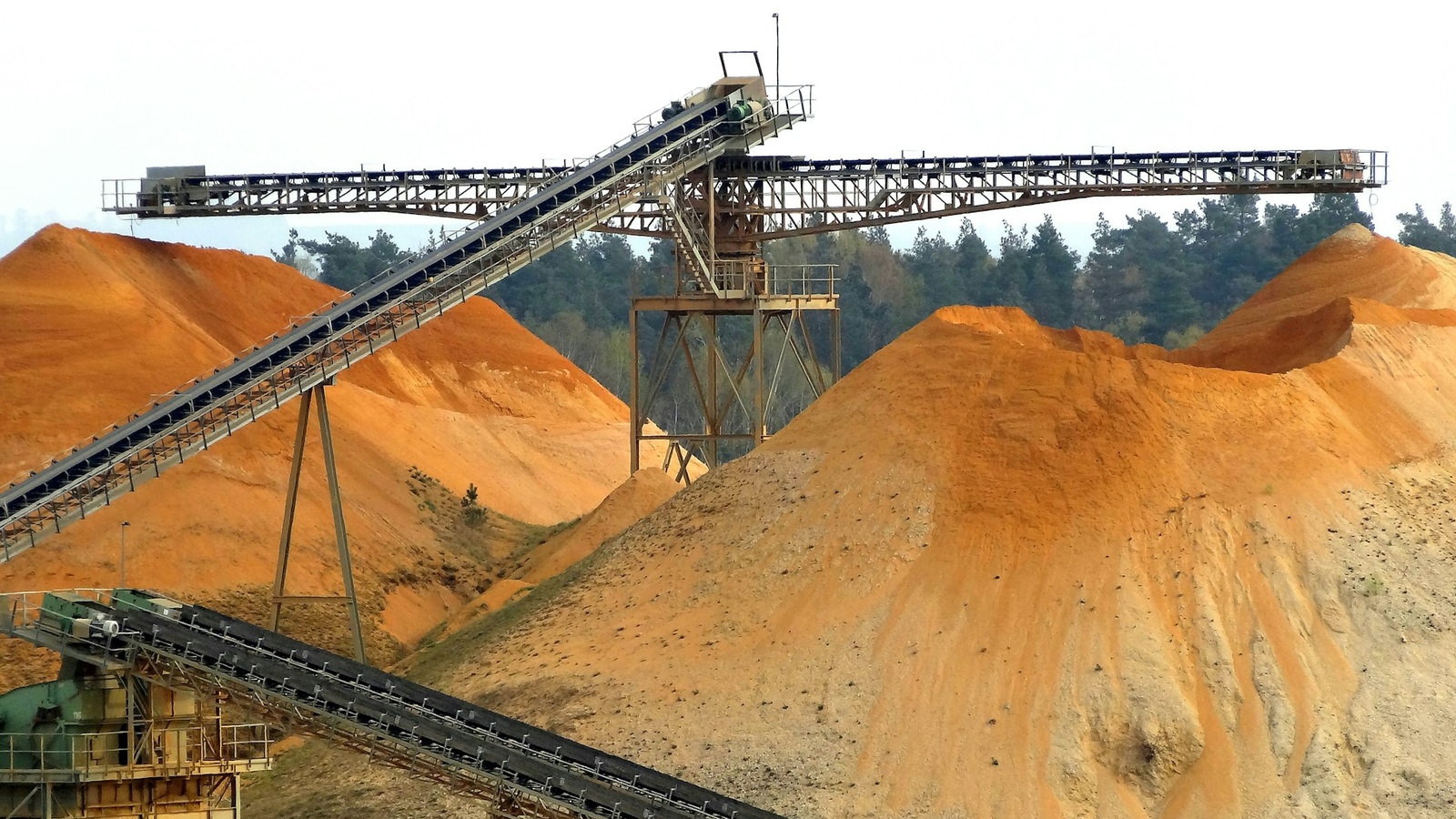 Open copper mine with machinery