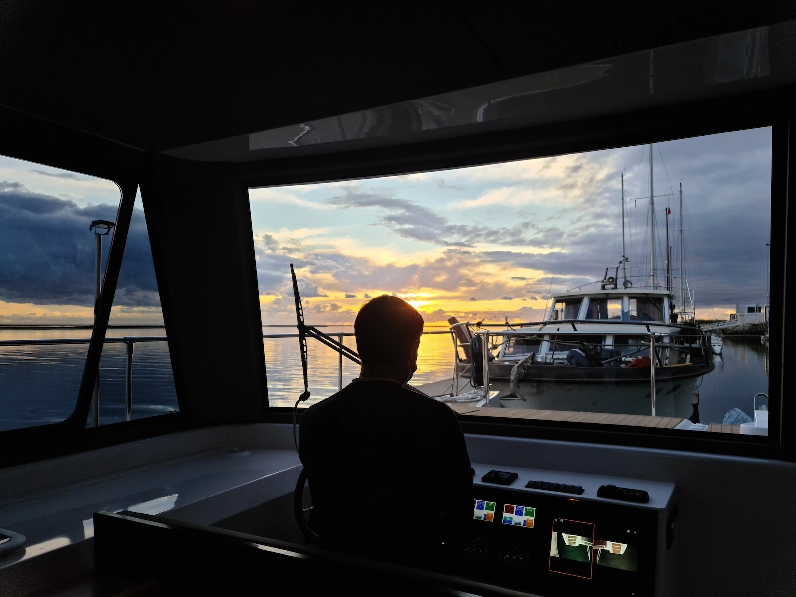 Cat12.0 Cruise: A voyage in refined interior elegance.