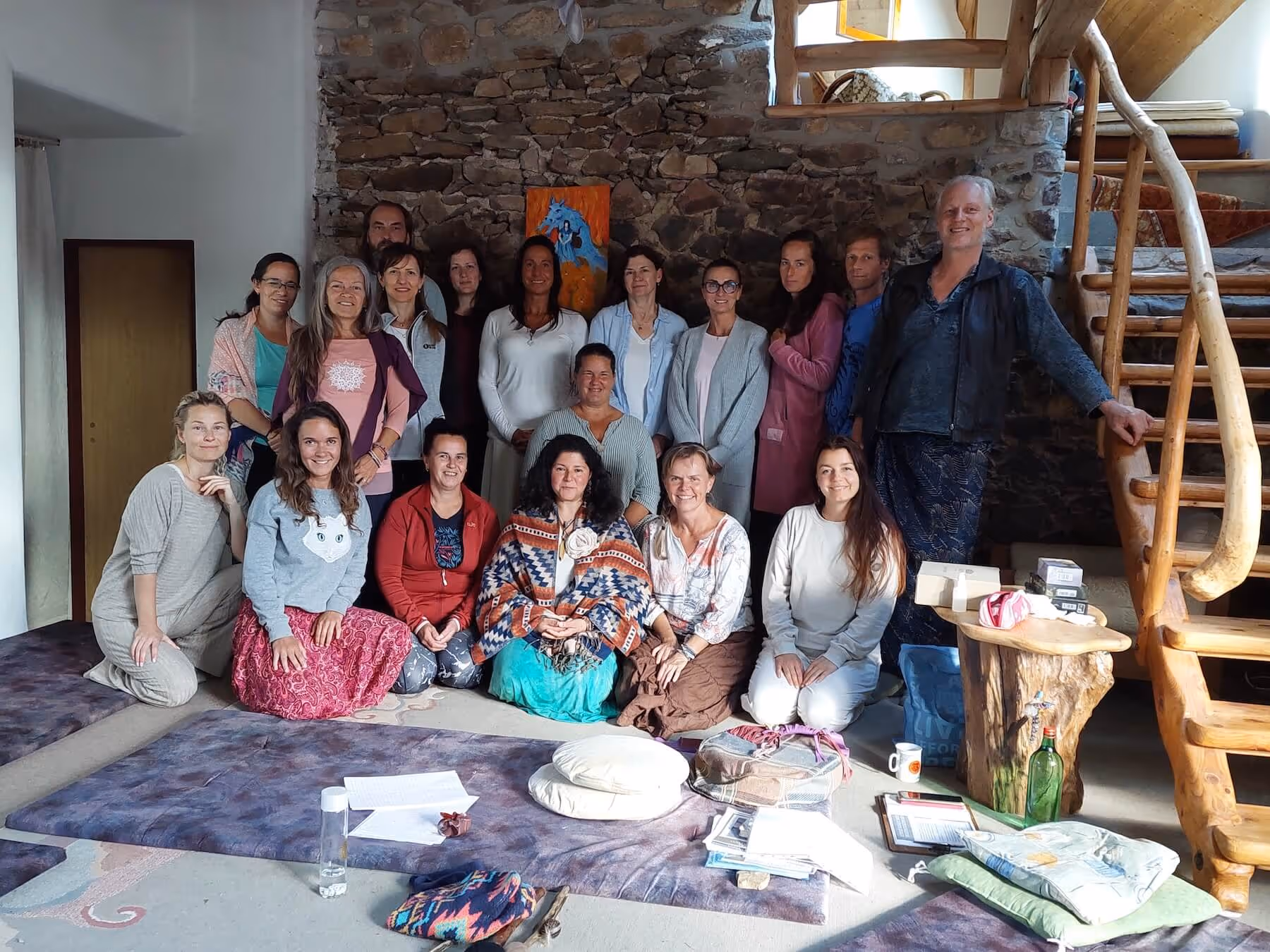 Komunikátorka se zvířaty Anna Karina León Girón s dalšími účastníky na kurzu komunikací se zvířaty