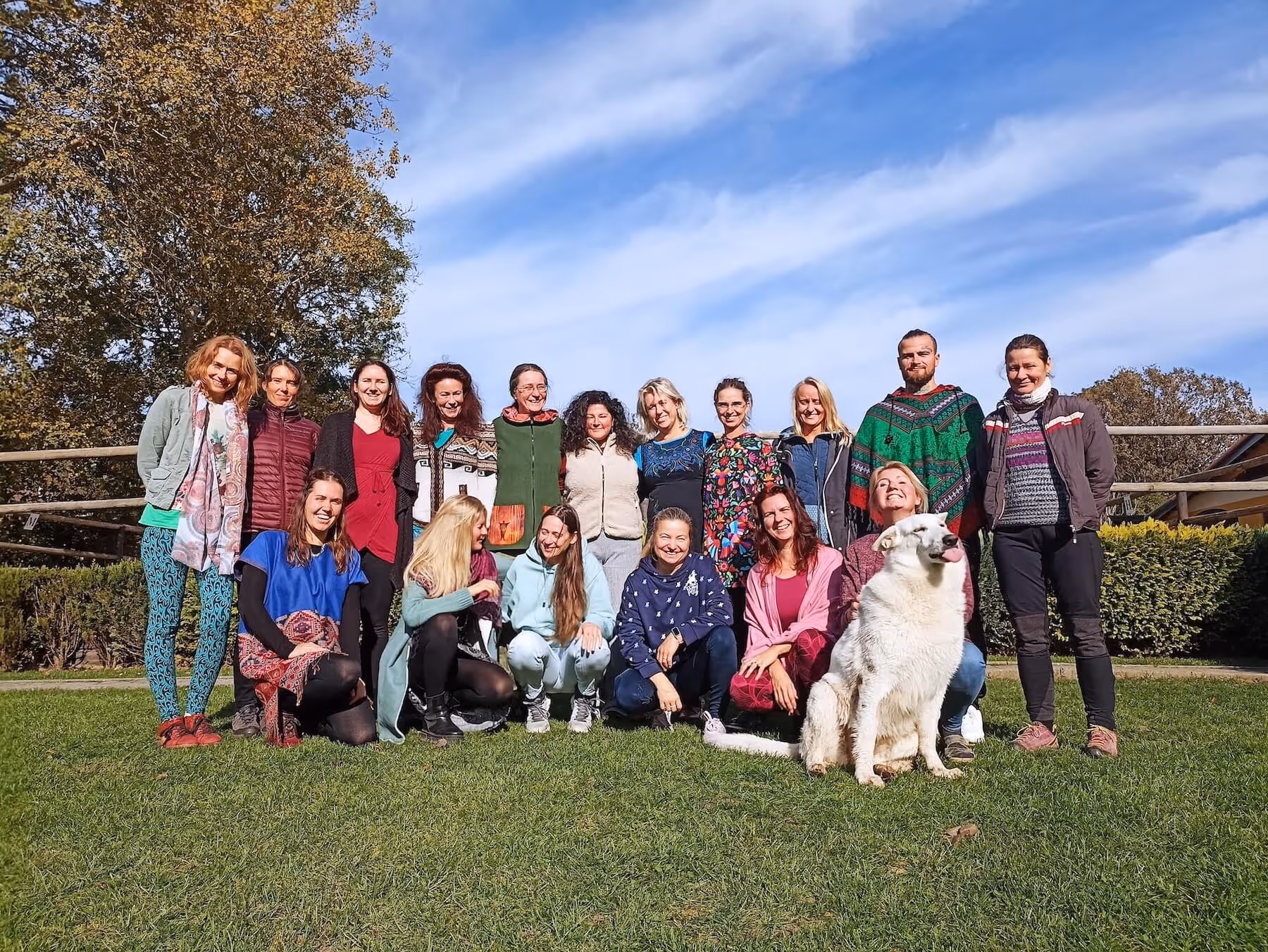 Komunikátorka se zvířaty Anna Karina León Girón s dalšími účastníky na kurzu komunikací se zvířaty