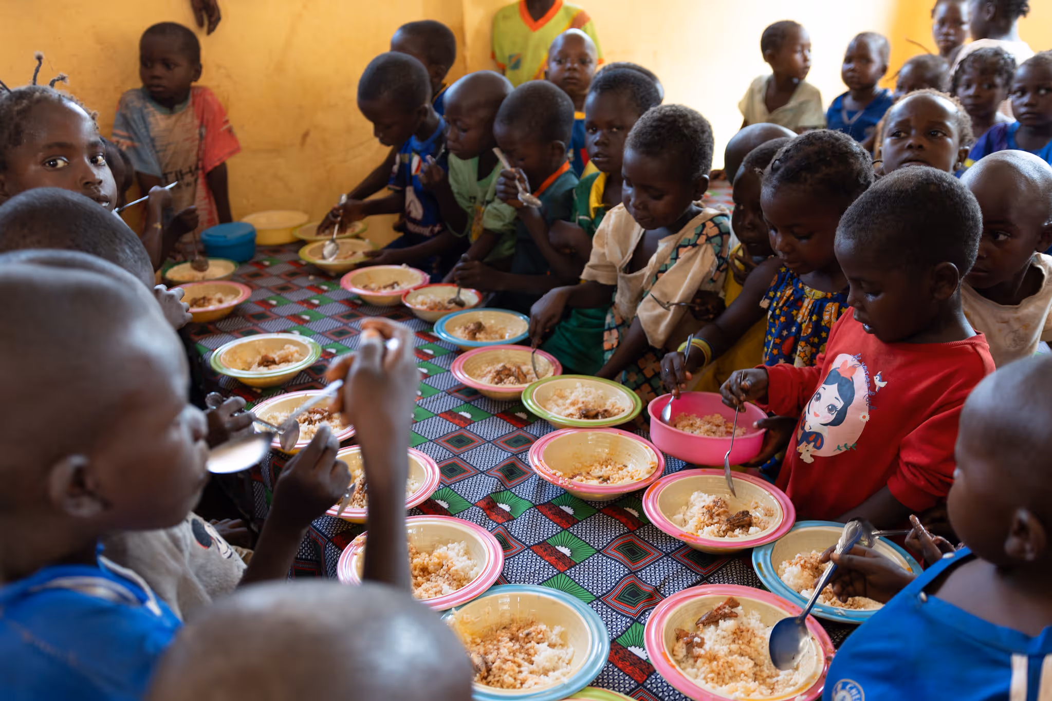 Full table of children eating at malnutrition clinic