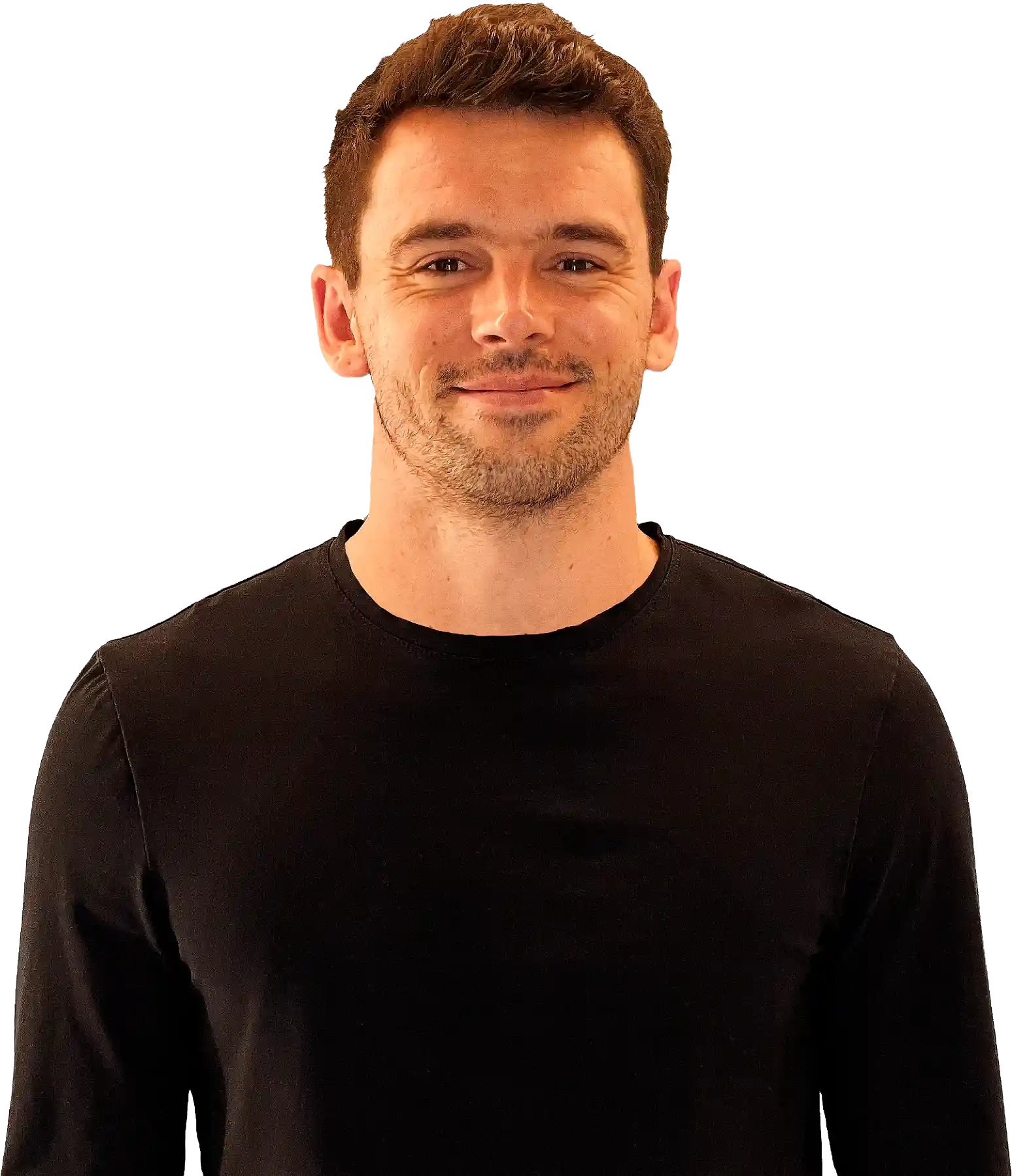 Portrait image of dreyghun wearing a black long-sleeve shirt and smiling