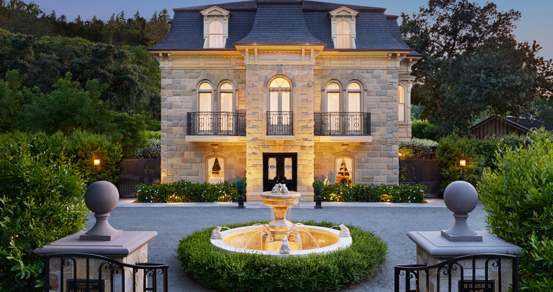 This special Napa Valley bed & breakfast property exemplifies contemporary luxury – in an elegant old world setting . 