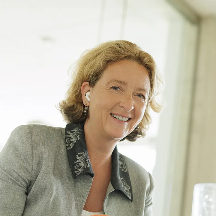 Dr. Eva Kasper