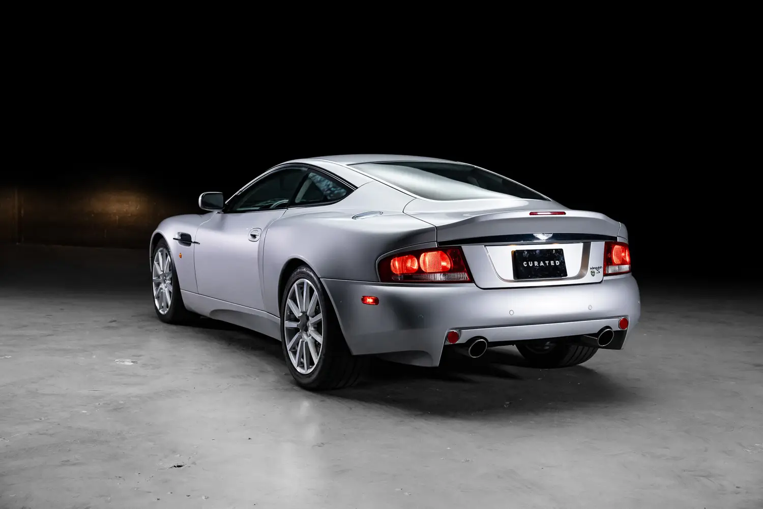 2005 Aston Martin Vanquish 