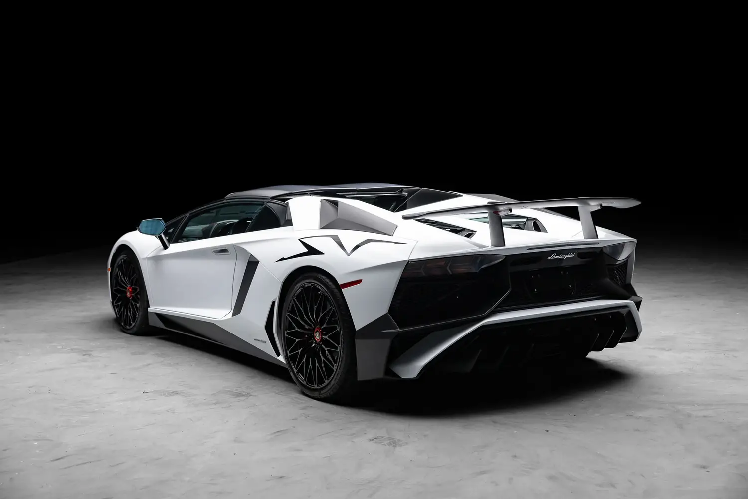 2017 Lamborghini Aventador SV