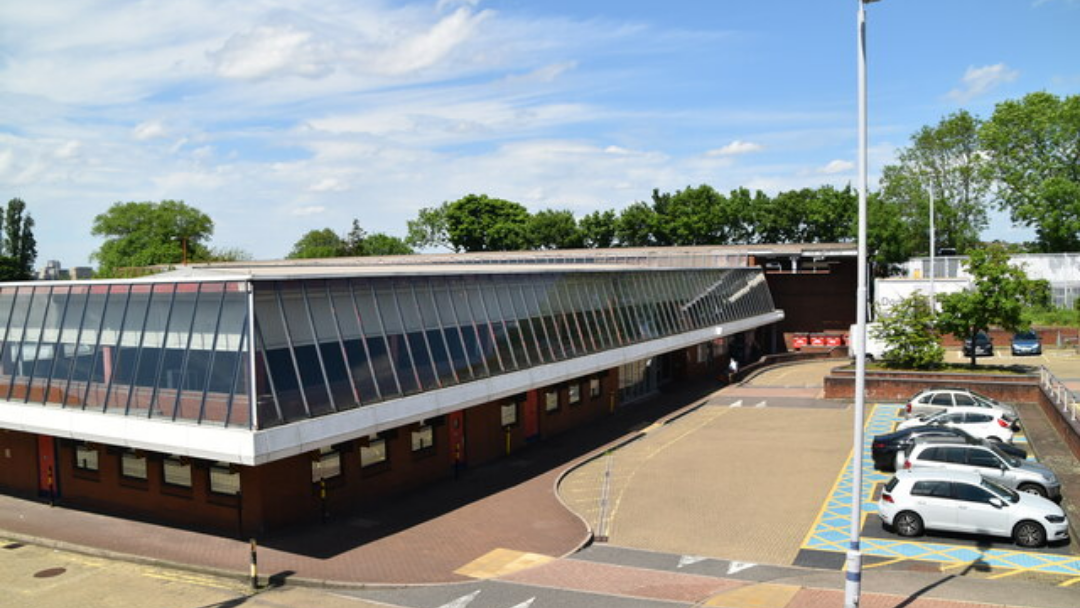 Eltham Train Station