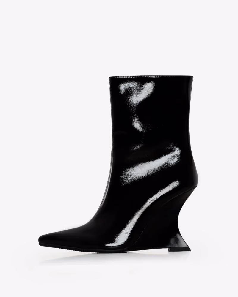 Черные лаковые ботильоны WYSH