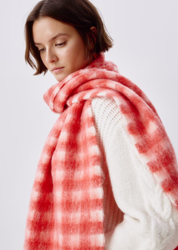 Шарф в клетку с бахромой SELA.