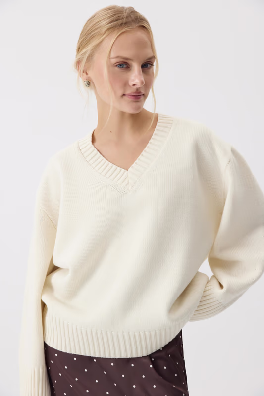 Джемпер V-neck CHARMSTORE