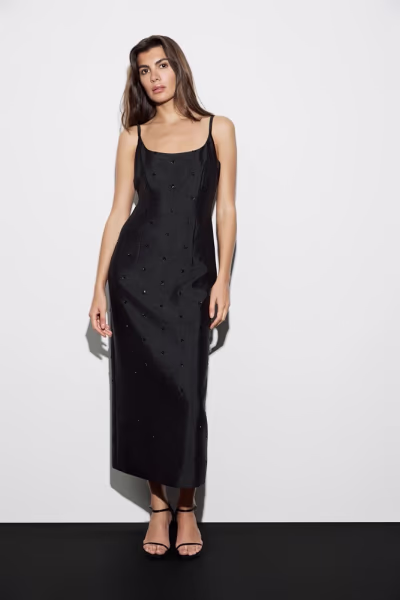 Платье миди приталенное с вышивкой бисером  DAISYKNIT