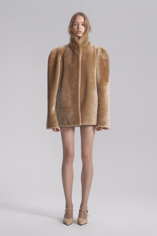 Шуба из меха мягкой овчины LEVEL44