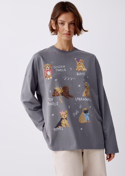 Лонгслив оверсайз с принтом и вышивкой SELA.