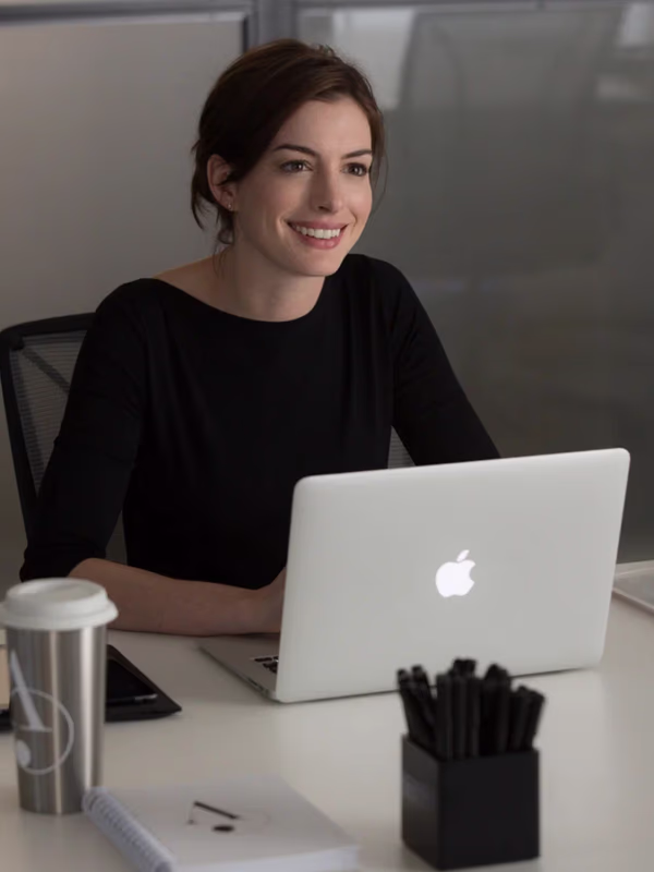 Кадры из фильма «Стажер» (2015)