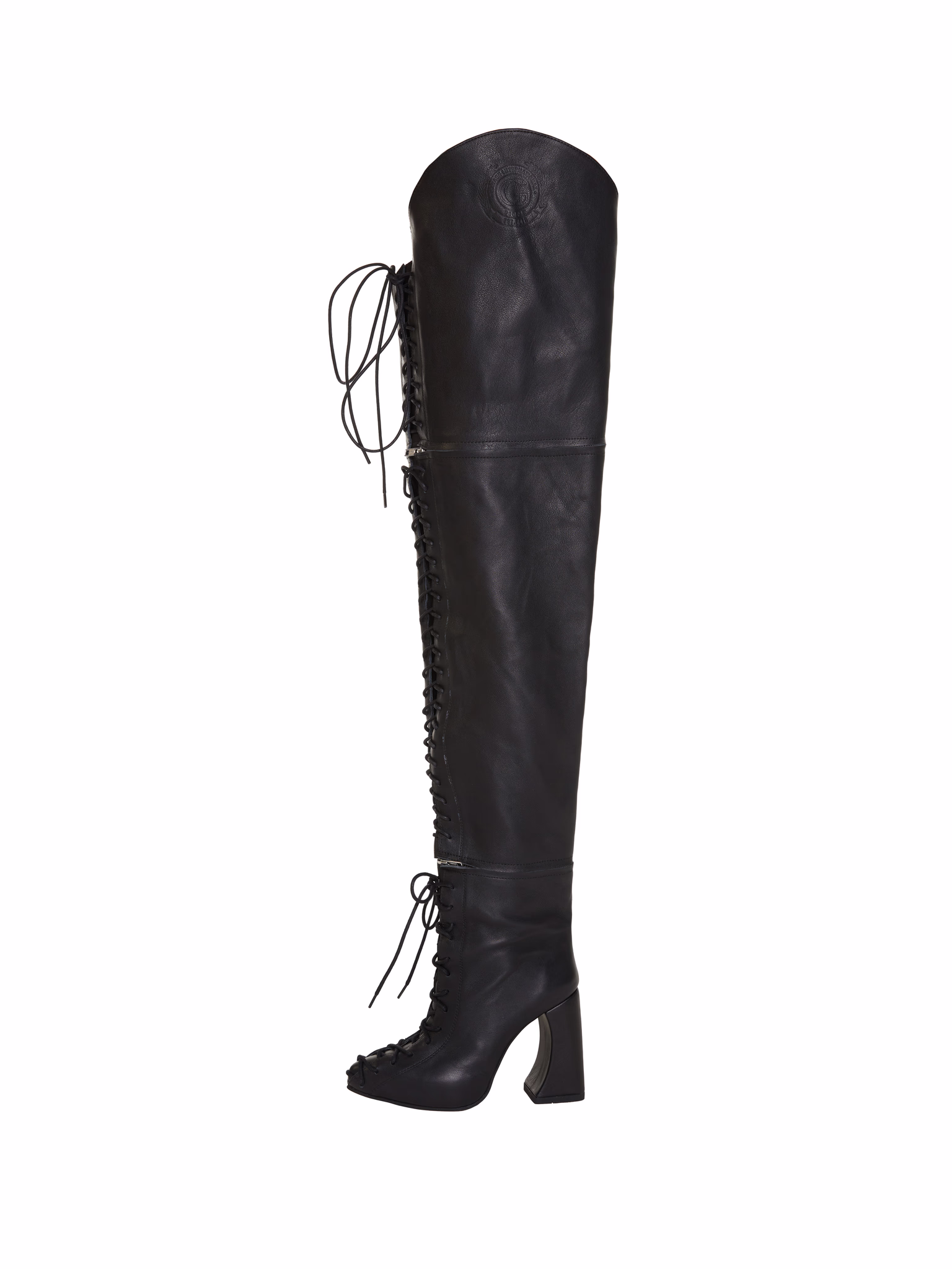Cапоги G-OUT c шнуровкой G-OUT LACE-UP BOOTS в цвете black выполнены из натуральной кожи. Имеют 3 составные части.