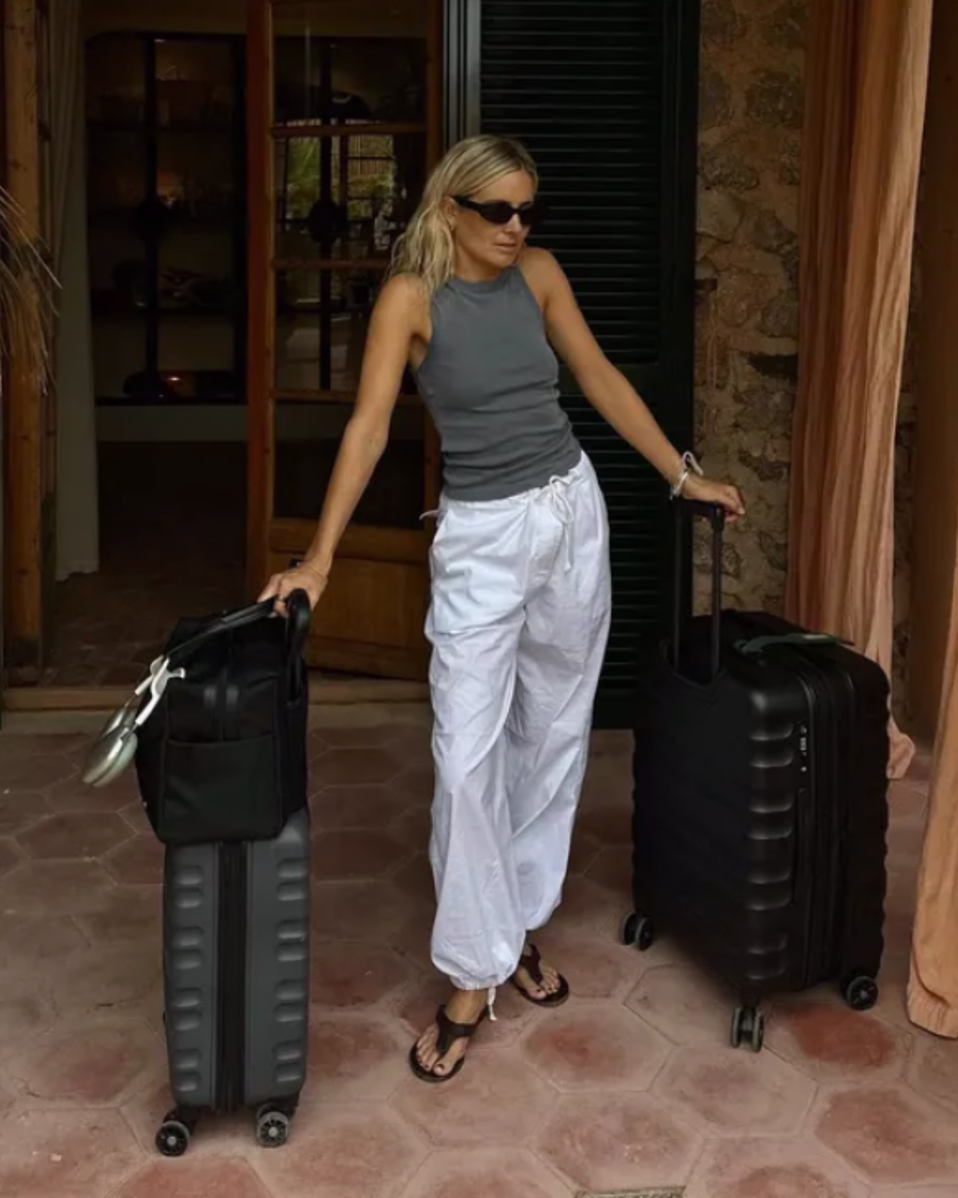 Уезжаете? Who What Wear о том, как одеться в аэропорт