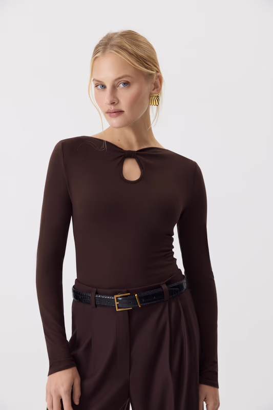 Лонгслив с декоративным узлом CHARMSTORE