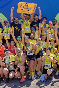 foto dos alunos da pro elite assessoria comemorando