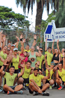 foto dos alunos da pro elite assessoria comemorando