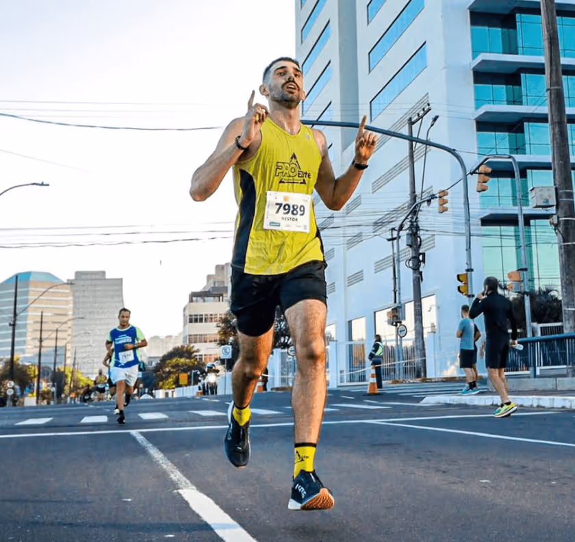 treinador nestor correndo uma maratona