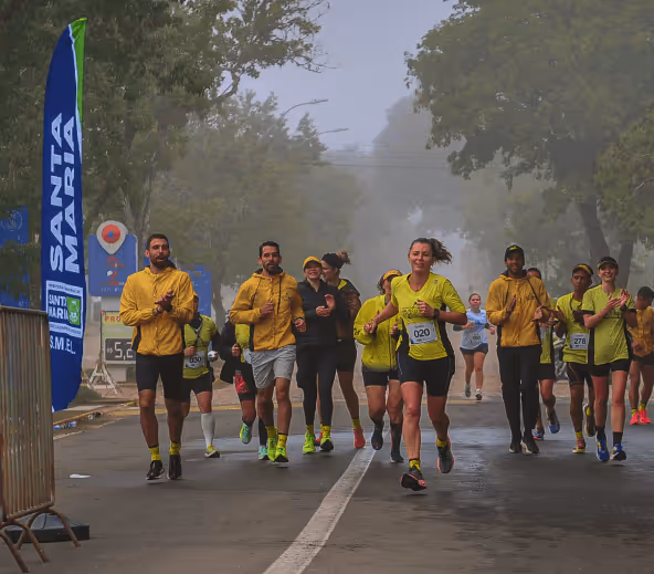 Professores da Pro Elite dando apoio aos seus alunos em uma Maratona