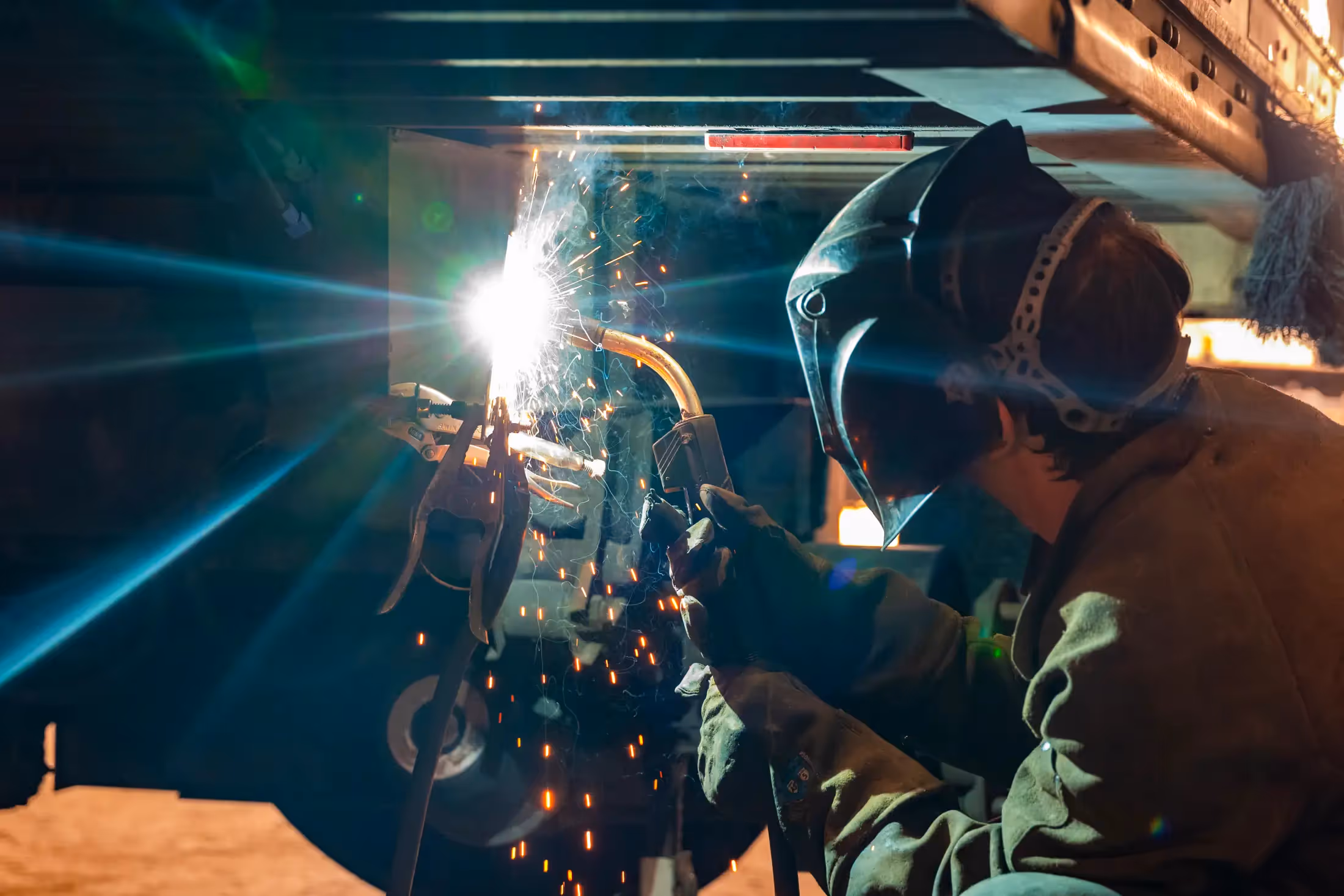 Mobile Diesel mechanic performing welding & fabrication services in Milwaukee, CA