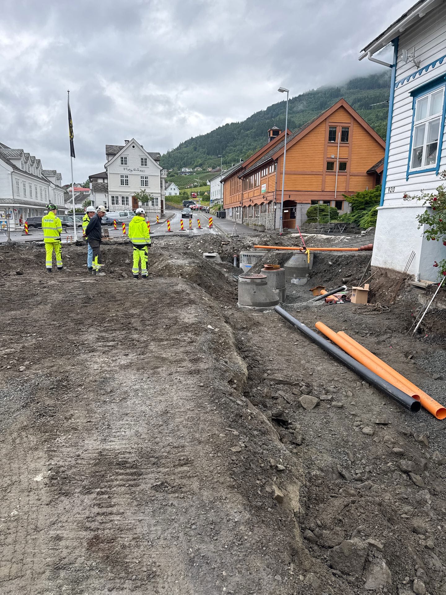 Frå møteplass til midtpunkt