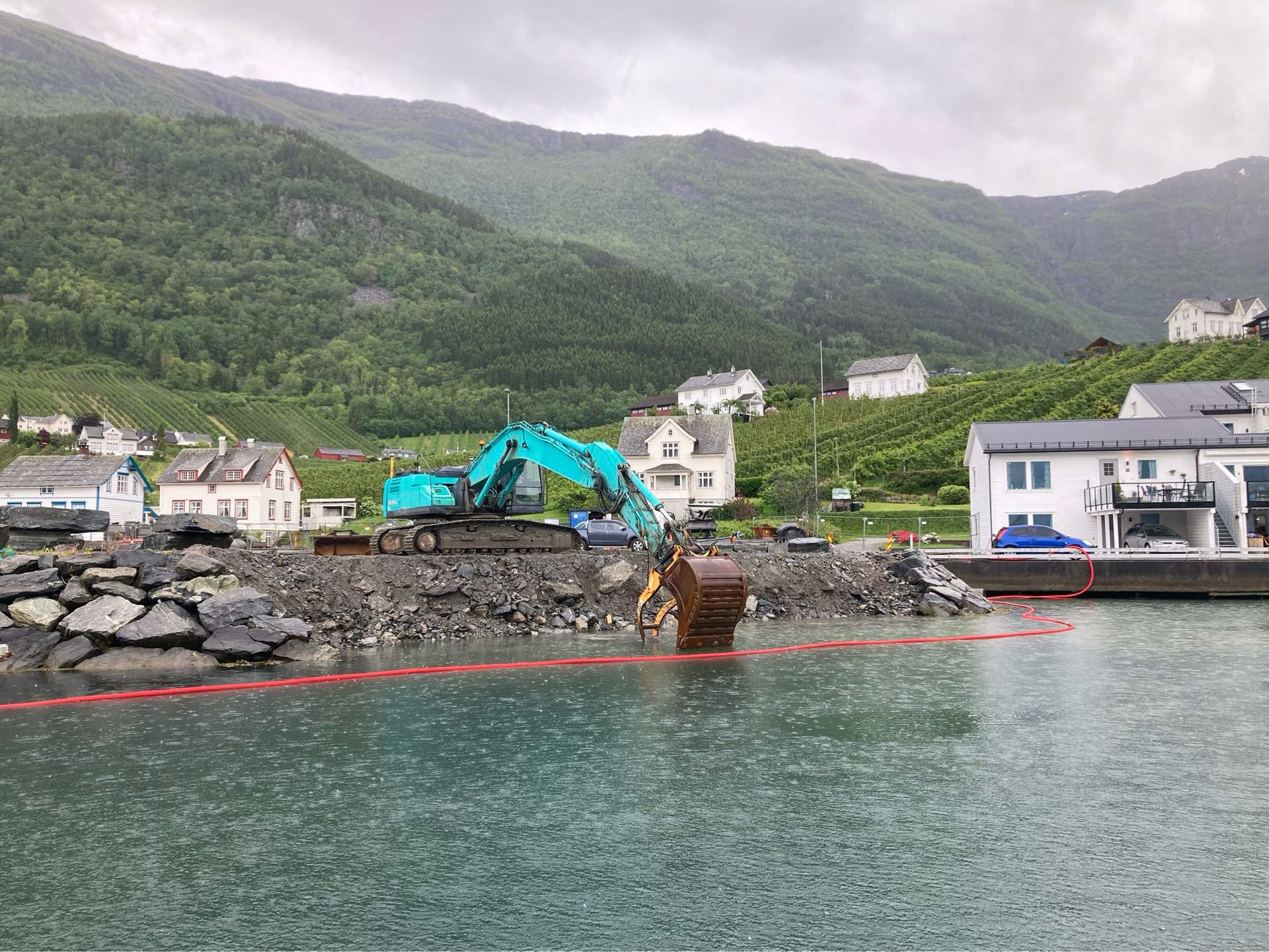 Frå møteplass til midtpunkt