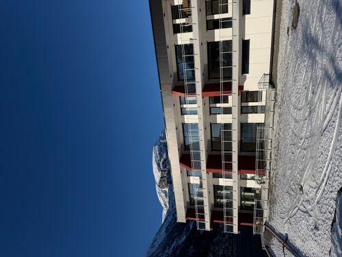 Moderne leilegheiter med utsikt mot fjord og fjell